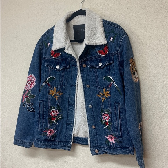 Belle Vere womans boho Embroidered Sherpa Lined denim jacket size S - Picture 3 of 5